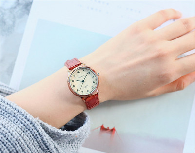 Дамски часовник в няколко цвята подходящ за ежедневието