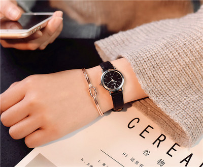 Дамски часовник в няколко цвята подходящ за ежедневието