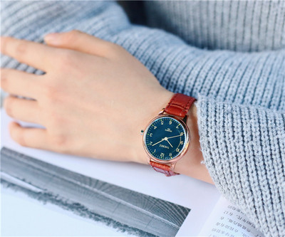 Дамски часовник в няколко цвята подходящ за ежедневието