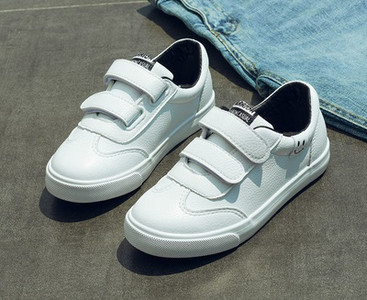 Ежедневни детски обувки за момичета с лепенки в бял цвят