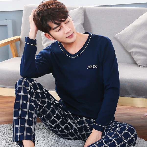 Férfi pizsama különböző modellekben - blúz hosszú ujjal és nadrággal