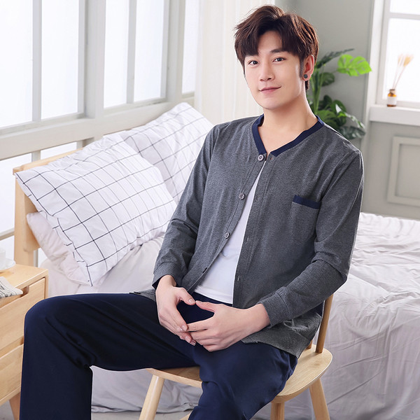 Férfi pizsama különböző modellekben - blúz hosszú ujjal és nadrággal