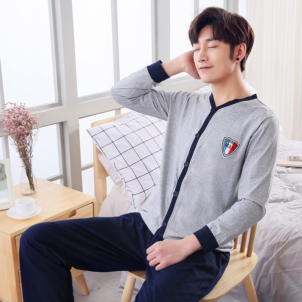 Férfi pizsama különböző modellekben - blúz hosszú ujjal és nadrággal