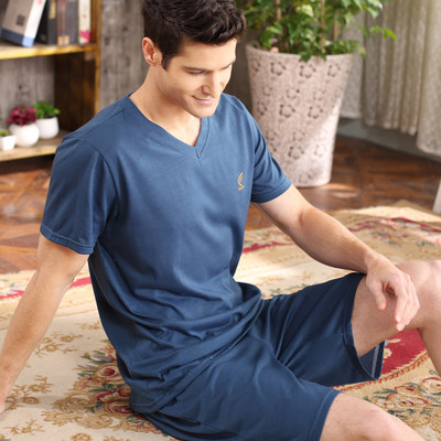 Мъжка лятна пижама с V-образно деколте