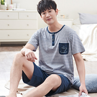 Мъжка лятна пижама с V-образно деколте