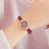 Elegáns női karóra vékony szíjjal, többféle színben
