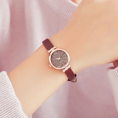 Elegáns női karóra vékony szíjjal, többféle színben