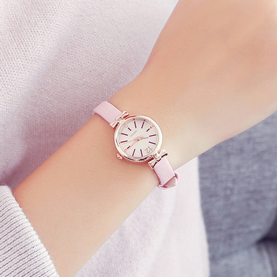 Elegáns női karóra vékony szíjjal, többféle színben