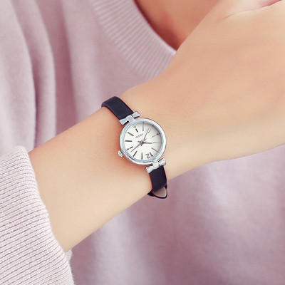 Elegáns női karóra vékony szíjjal, többféle színben