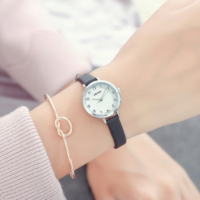 Elegáns női karóra vékony szíjjal, többféle színben