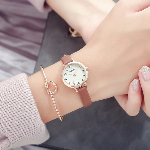Elegáns női karóra vékony szíjjal, többféle színben