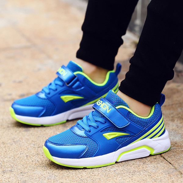 Модерни детски маратонки в три цвята