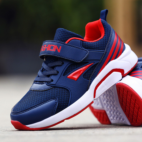 Модерни детски маратонки в три цвята