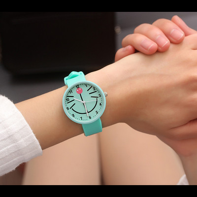 Ceas de dama potrivit pentru utilizarea de zi cu zi in mai multe culori