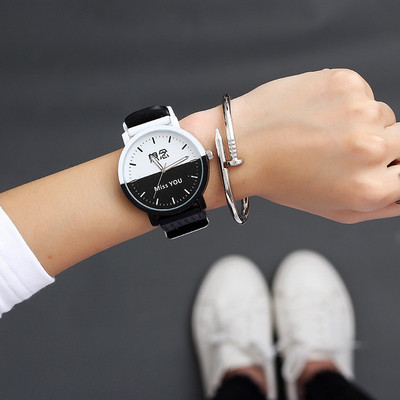 Modern női karóra színes szíjjal