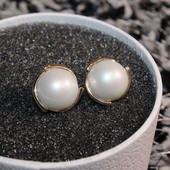 Cercei eleganti de dama cu perle in alb