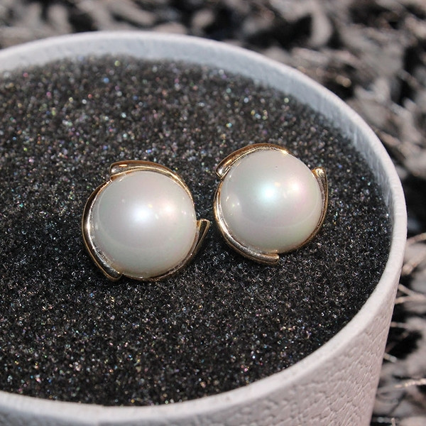 Cercei eleganti de dama cu perle in alb