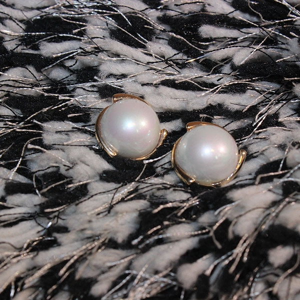 Cercei eleganti de dama cu perle in alb