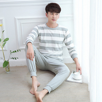 Pijamale pentru bărbați și femei de culoare deschisă