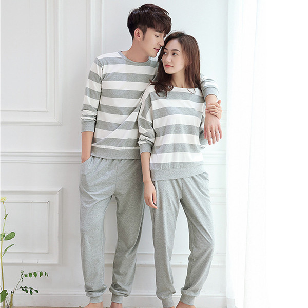 Pijamale pentru bărbați și femei de culoare deschisă