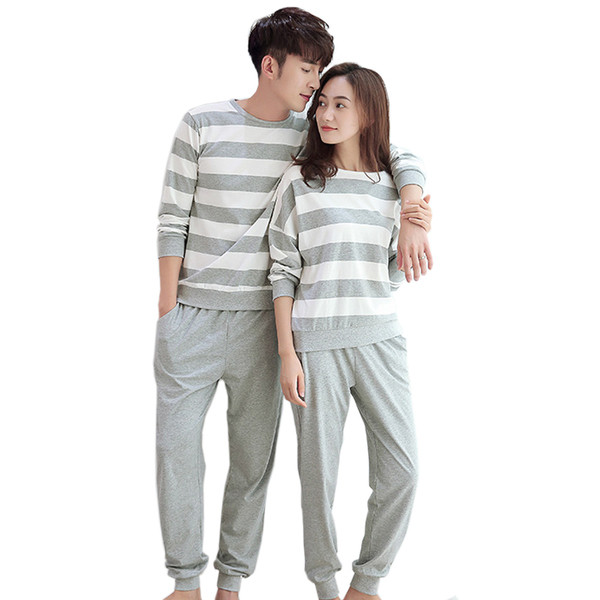 Pijamale pentru bărbați și femei de culoare deschisă