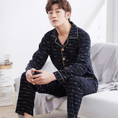 Férfi pizsama sötét és világos színekben