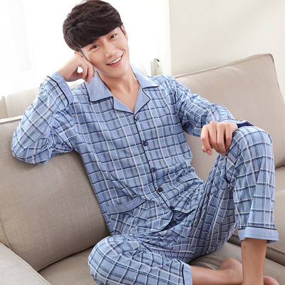 Férfi pizsama sötét és világos színekben