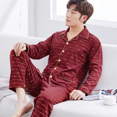 Férfi pizsama sötét és világos színekben