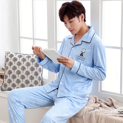 Férfi pizsama sötét és világos színekben