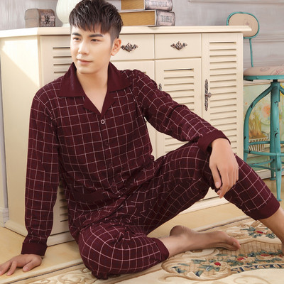 Férfi pizsama sötét és világos színekben