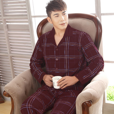 Férfi pizsama sötét és világos színekben