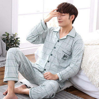 Férfi pizsama sötét és világos színekben