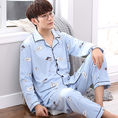 Férfi pizsama sötét és világos színekben