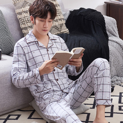 Férfi pizsama sötét és világos színekben