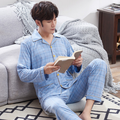 Férfi pizsama sötét és világos színekben