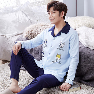 Férfi pizsama sötét és világos színekben