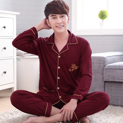 Férfi pizsama sötét és világos színekben