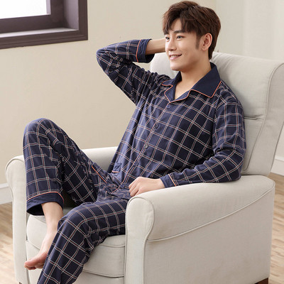 Férfi pizsama sötét és világos színekben