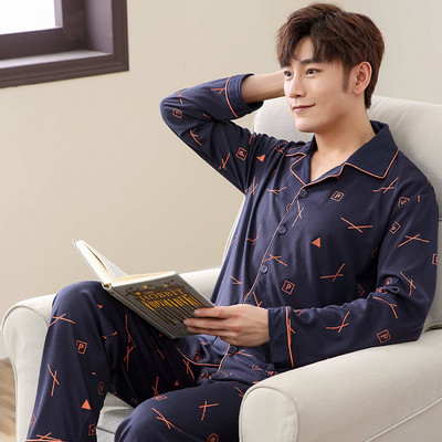 Férfi pizsama sötét és világos színekben