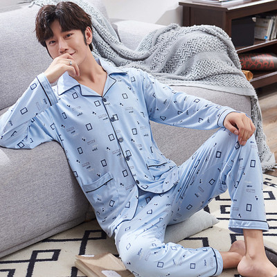 Férfi pizsama sötét és világos színekben