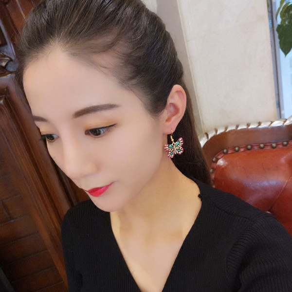 Cercei de dama colorati in forma de fluture