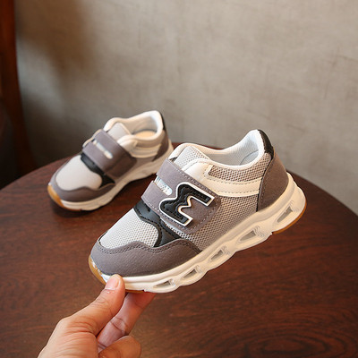 Sport gyerek tornacipő fiúknak és lányoknak világító modell több színben matricákkal