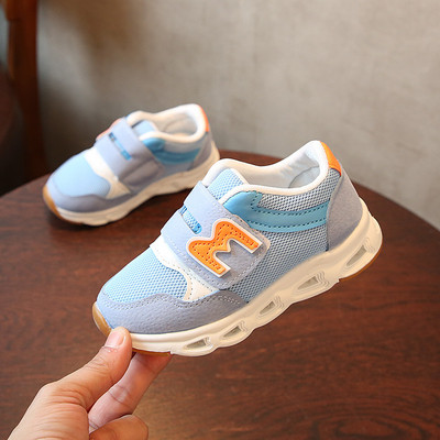 Sport gyerek tornacipő fiúknak és lányoknak világító modell több színben matricákkal