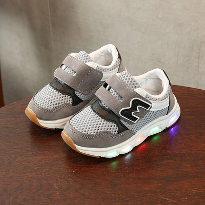 Sport gyerek tornacipő fiúknak és lányoknak világító modell több színben matricákkal