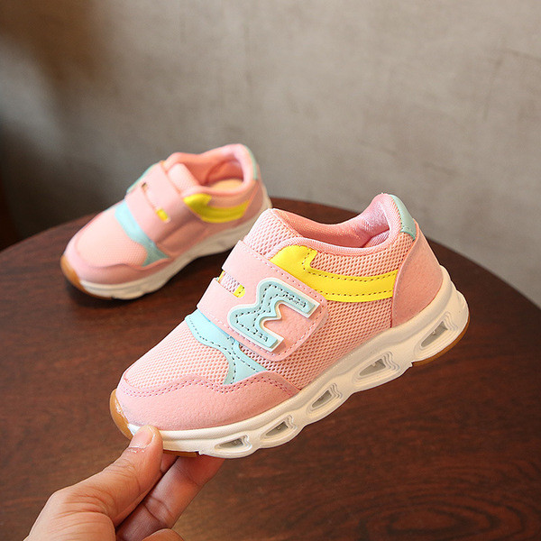 Sport gyerek tornacipő fiúknak és lányoknak világító modell több színben matricákkal