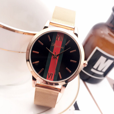 Női karóra különböző modellekben