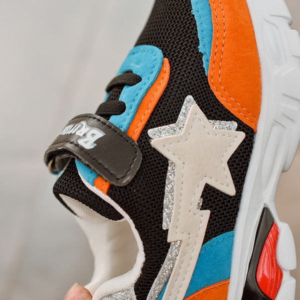 Παιδικά παπούτσια για αγόρια σε τρία χρώματα