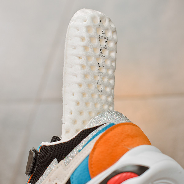 Παιδικά παπούτσια για αγόρια σε τρία χρώματα