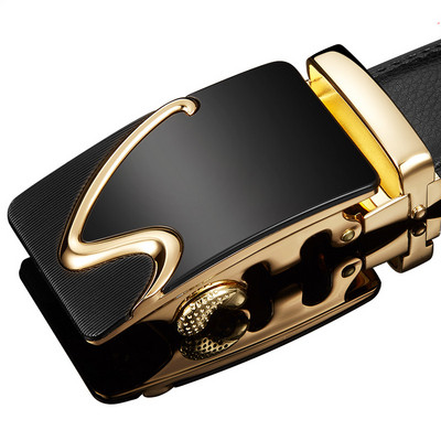 Stílusos férfi öv többféle modellben, különböző csatokkal