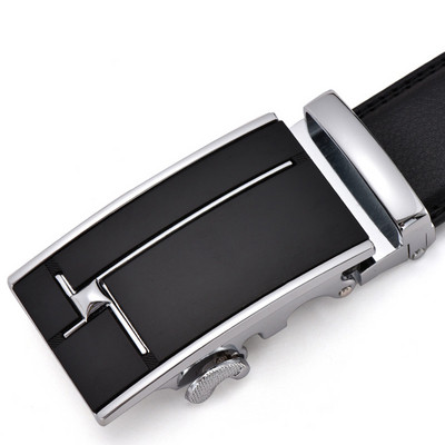 Stílusos férfi öv többféle modellben, különböző csatokkal